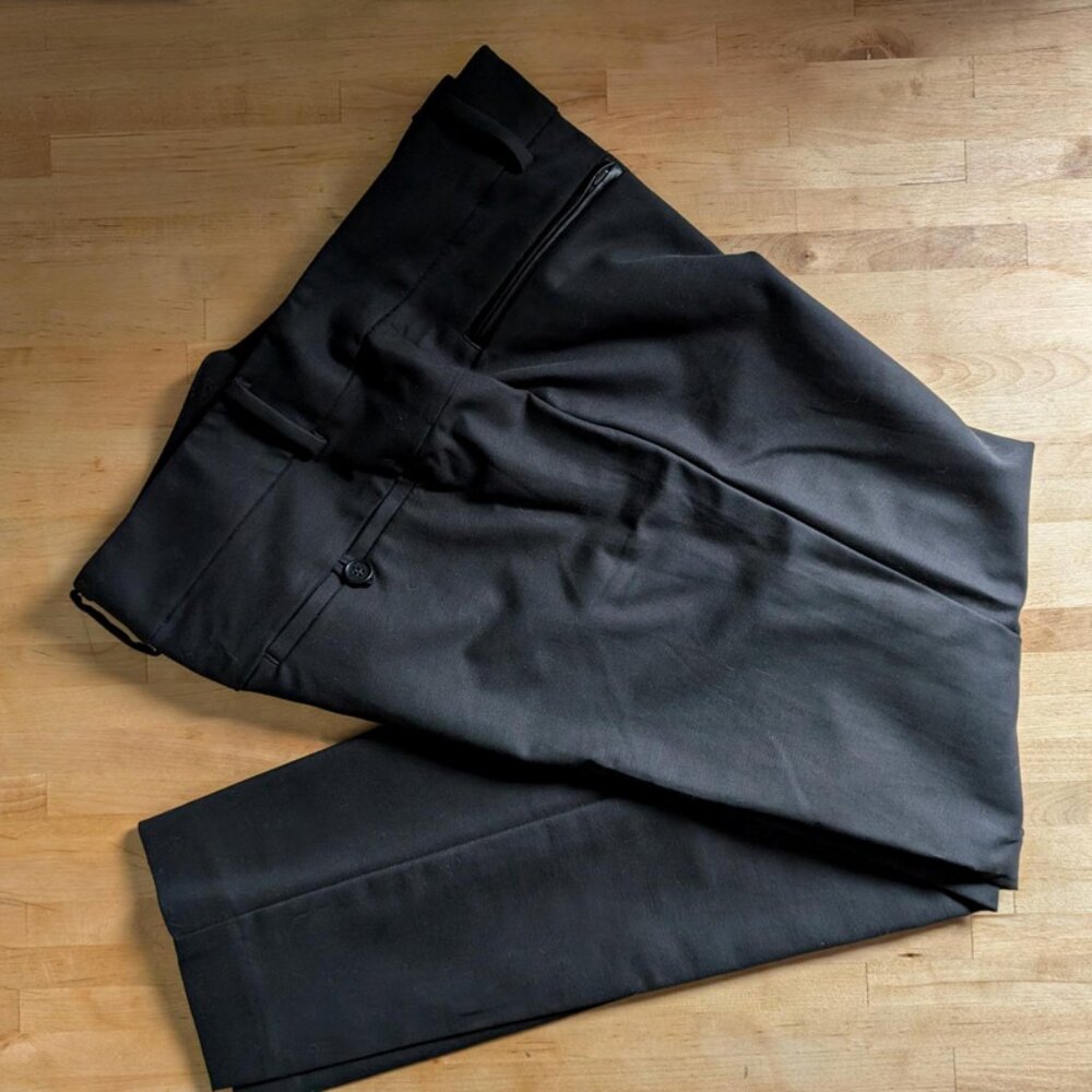 NWT - Ann Taylor Black Ankle Pants with Pocket Details - Size 8 - Stretch - NEW